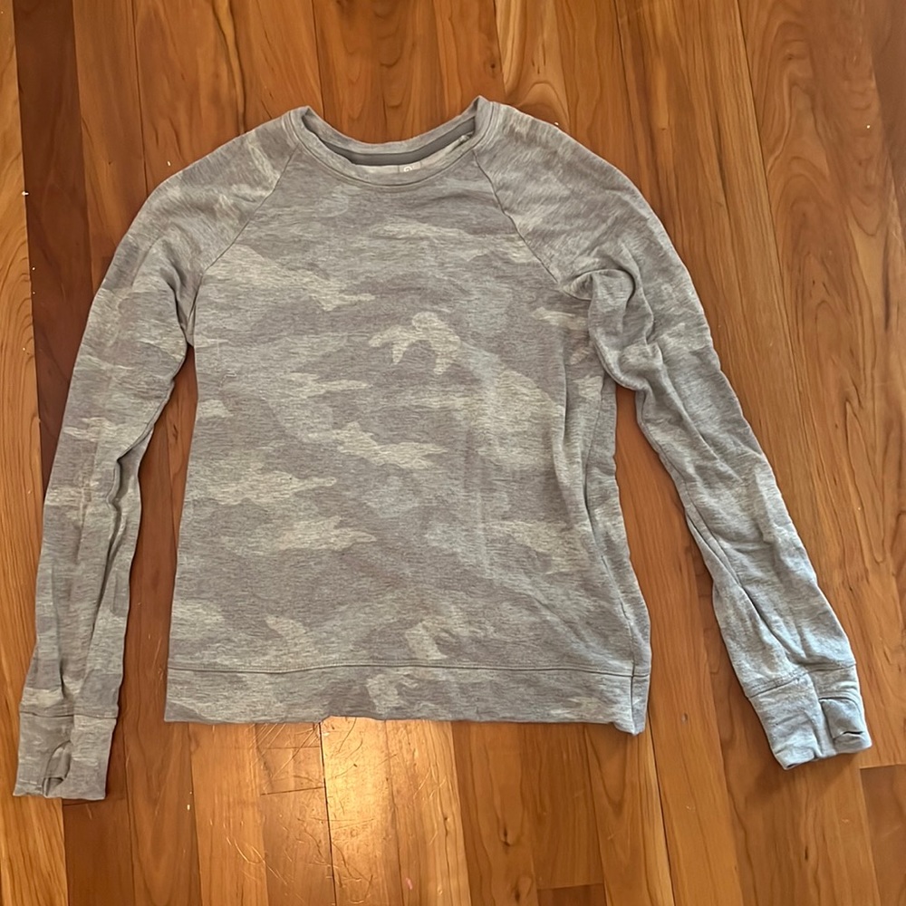 Girls Athleta crossover camo sweater